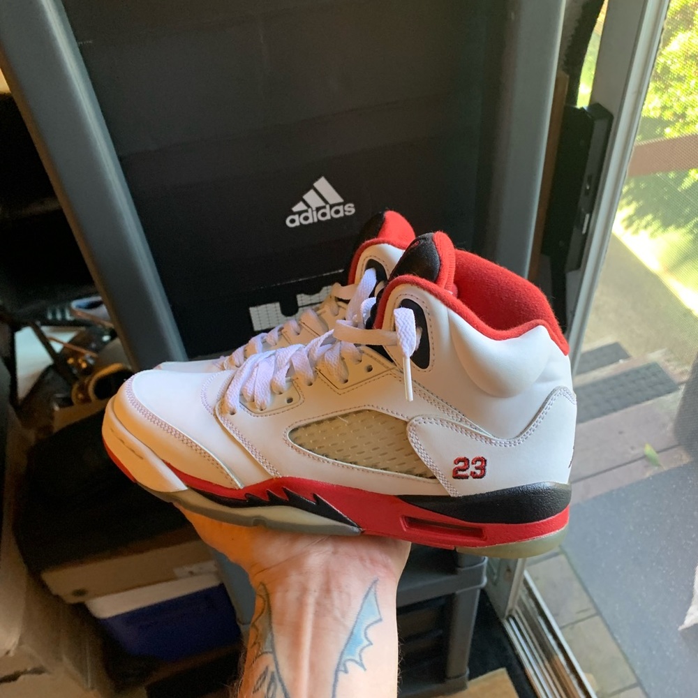 Air Jordan retro 5 Fire Red Black Tounge